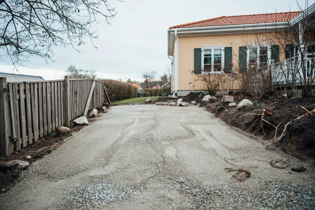 planera asfalterad garageuppfart efter r jning och markarbete