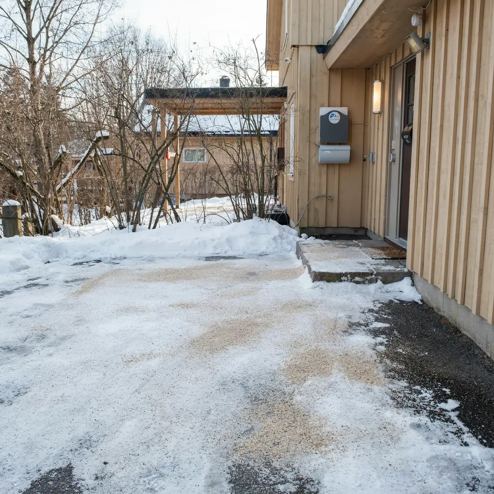 snorojning plogning vinterunderhall halkbekampning i halmstad halland